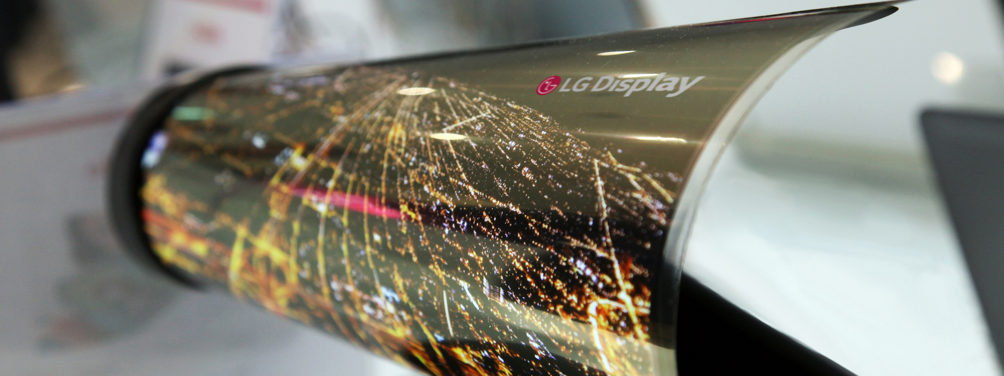 LG Display đầu tư gần 2 tỉ USD cho OLED cong