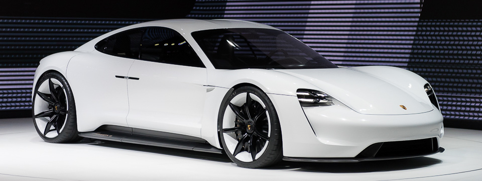 Porsche thuê 1400 người cho dự án xe chạy điện hoàn toàn, sẽ bán ra vào 2019