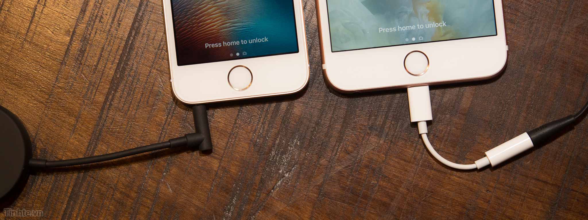 Trên tay adapter chuyển từ Lightning sang tai nghe 3.5mm có thể sẽ đi kèm với iPhone 7