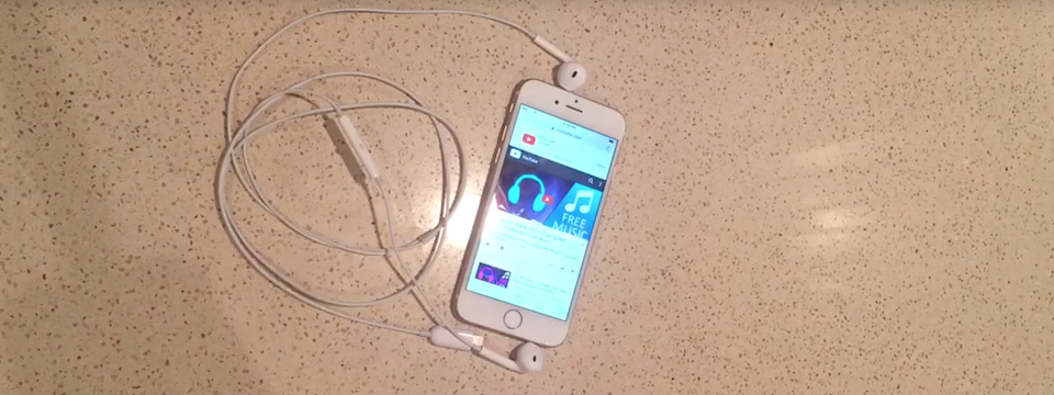 Video đầu tiên về tai nghe EarPod với cổng Lightning