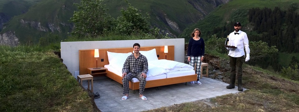 Khách sạn ngàn sao có thật: Chỉ có một giường, không vách không nóc, đã kín lịch đặt hết năm 2017