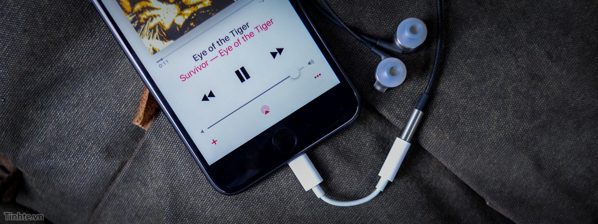 Thử nghe nhạc trên iPhone 7 Plus bằng cổng chuyển lightning ra 3.5, so sánh nhanh với iPhone 6s Plus