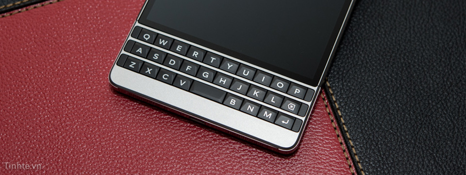 John Chen: BlackBerry với bàn phím cứng sẽ tiếp tục sống