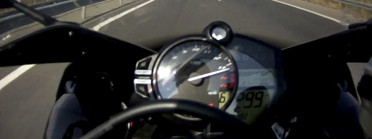 [Video] Mỗi ngày một video về moto - Kỳ thứ hai: Yamaha R1 chạy maxspeed