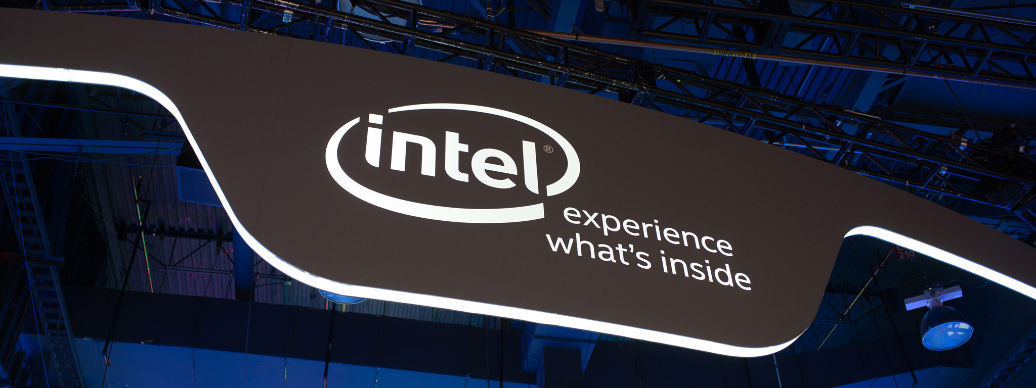 Intel sẽ rút khỏi mảng wearable, chuẩn bị sa thải bớt nhân viên?
