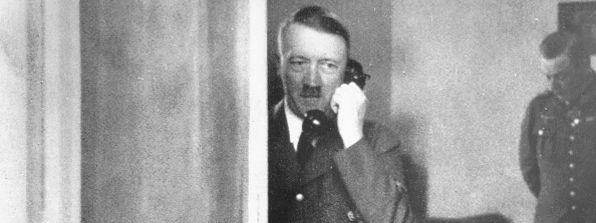 Điện thoại của Hitler được bán với giá 243.000 đô la