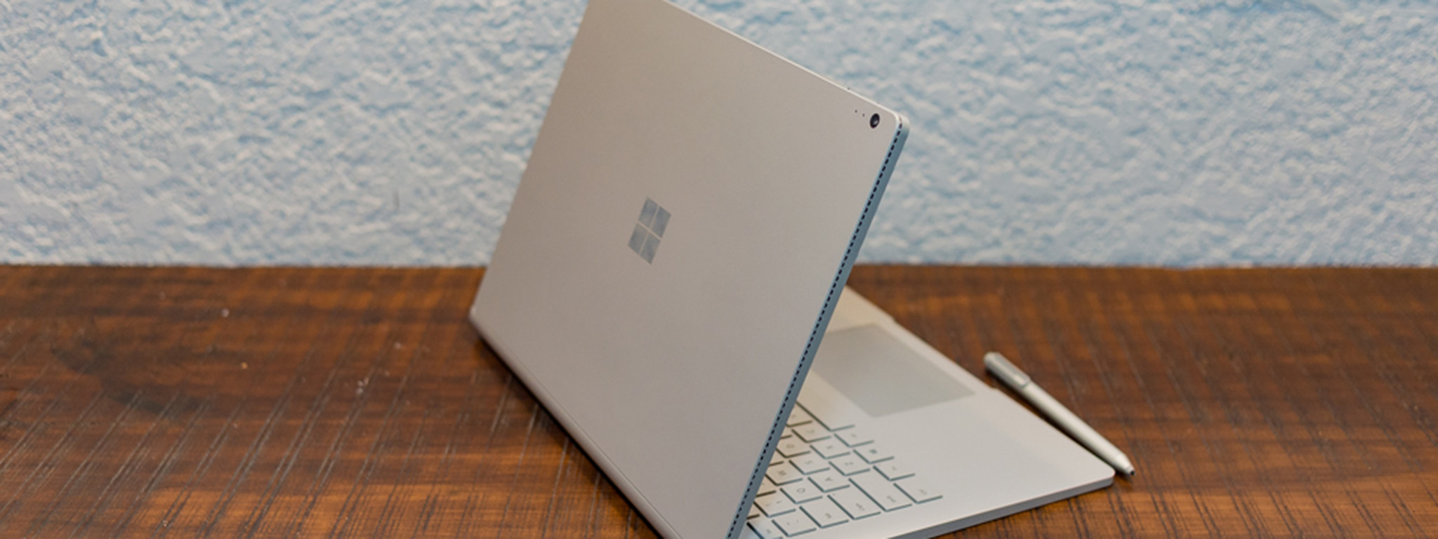 Microsoft Surface Book 2 sẽ theo lối thiết kế gập của laptop truyền thống, ra mắt tháng 4, rẻ hơn?
