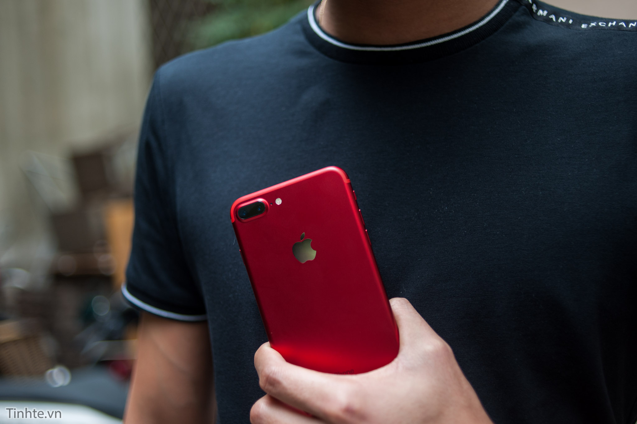 Trên tay iPhone 7 Plus RED: đỏ nhung đẹp và lạ, nhám như matte black