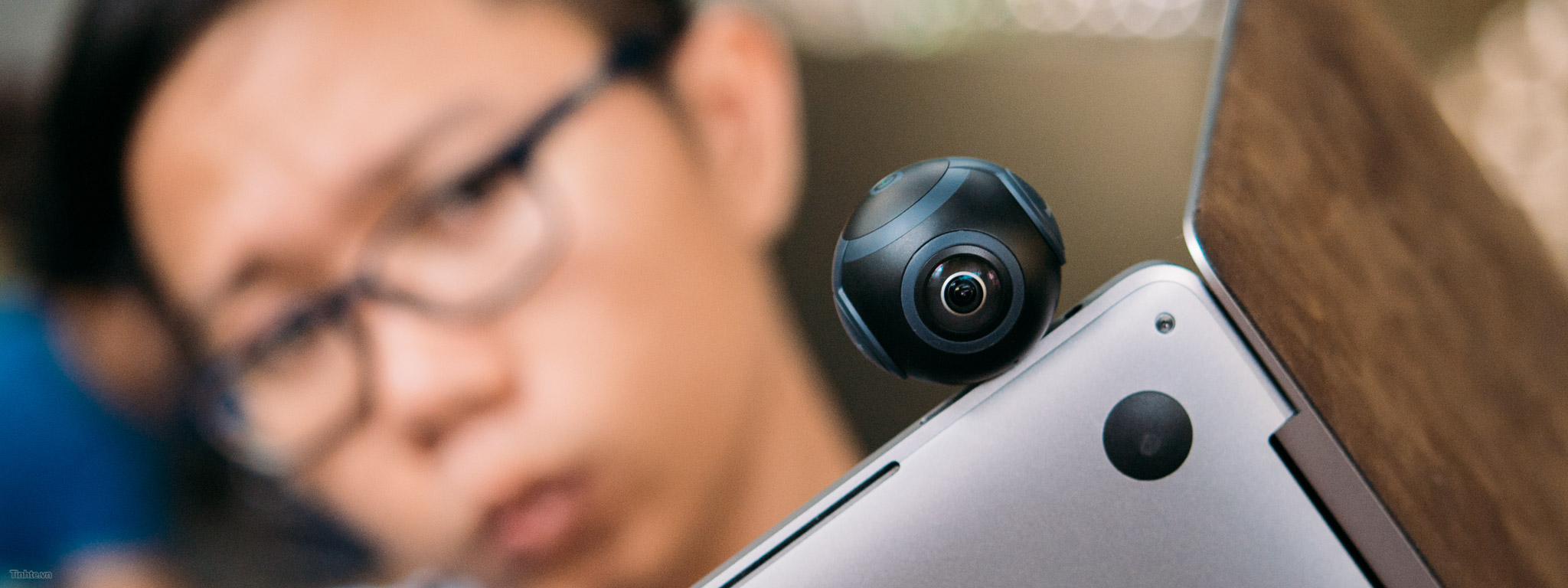 Trên tay camera 360 độ Insta360 Air: dễ thương, dễ xài, chất lượng ảnh, video trung bình, 3,8 triệu